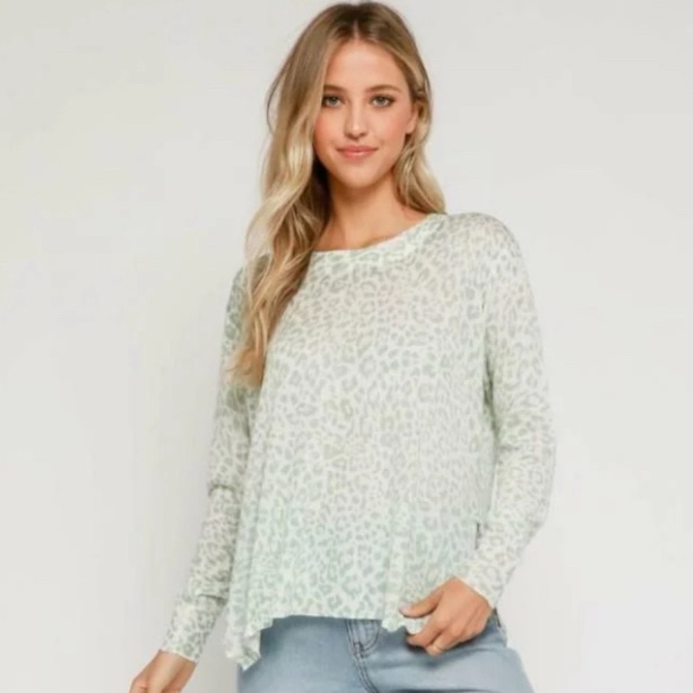 Oliviaceous sweater size small